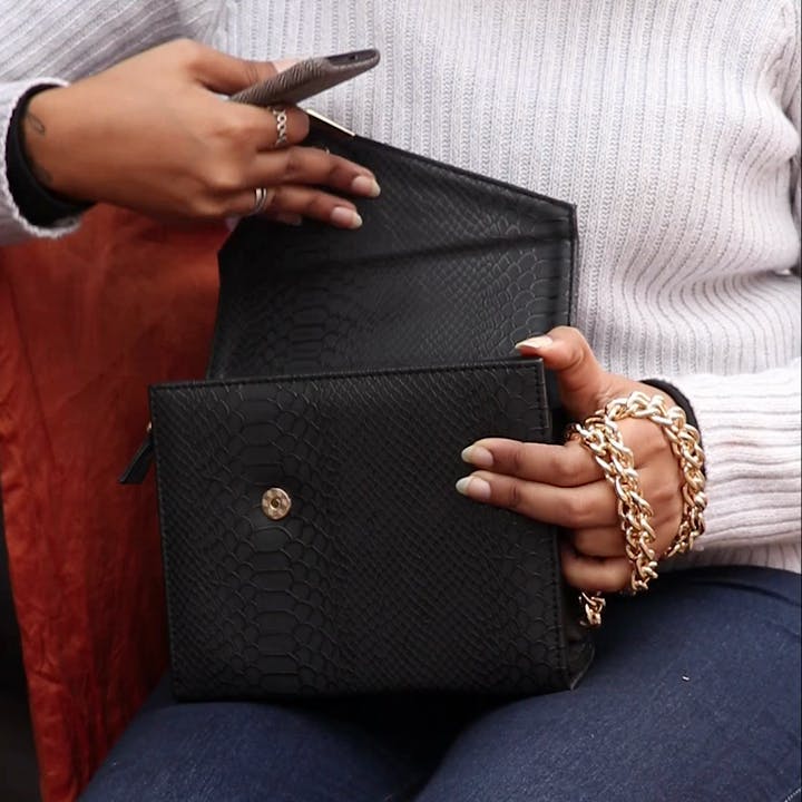 Fashion accessory,Leather,Wallet,Bag,Hand,Finger,Handbag