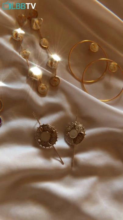 Gold,Satin,Silk,Metal,Textile,Gold,Fashion accessory,Dress,Jewellery