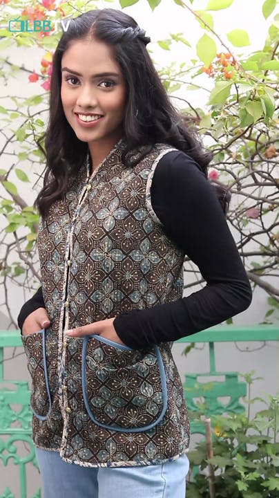 Joint,Lip,Smile,Shoulder,Plant,Green,Street fashion,Neck,Waist,Sleeve