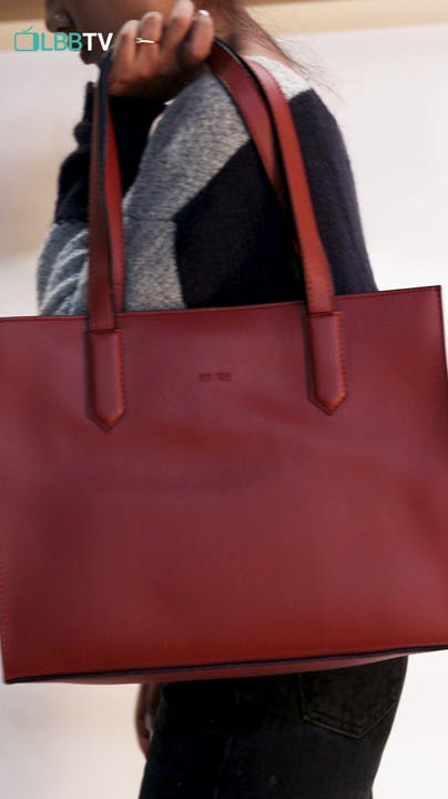 Brown,Luggage and bags,Orange,Bag,Sleeve,Grey,Red,Material property,Travel,Magenta