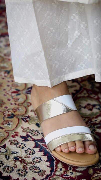 Leg,White,Dress,Human body,Textile,Sleeve,Finger,Nail,Street fashion,Foot