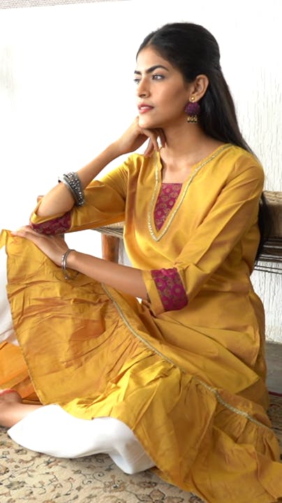 Hair,Hand,Shoulder,Neck,Sleeve,Sari,Yellow,Waist,Trunk,Fashion design