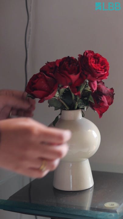 Flower,Vase,Petal,Plant,Hybrid tea rose,Flowerpot,Flower Arranging,Creative arts,Pink,Rose